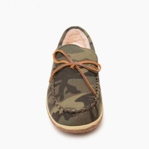 Minnetonka Camo Print Loafers Size 11 Ladies 9 Men